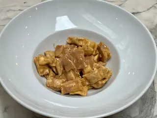 Ravioli del plin con sugo dell'arrosto