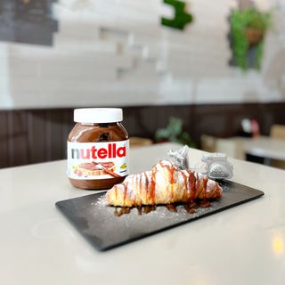 Croissant Folhado/Bagel Recheado com Nutella
