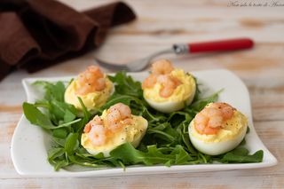 Z005. Uova con gamberi
