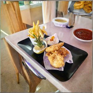 Fish Chips Con Salsa Tártara