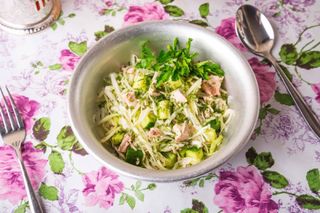 Салат из курицы и капусты