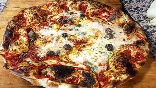 Focaccia tipo Recco pizzata