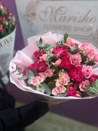 Pink roses and carnations