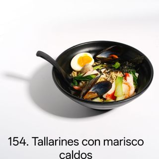 Tallarines con marisco caldo