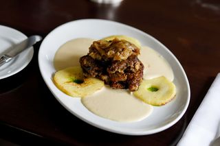 Смажена печінка з яблуками і цибулею (350г)