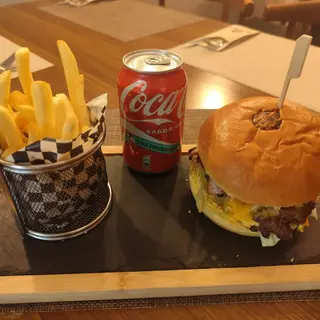 SMASH BURGER TRIPLE + patatas fritas + bebidas