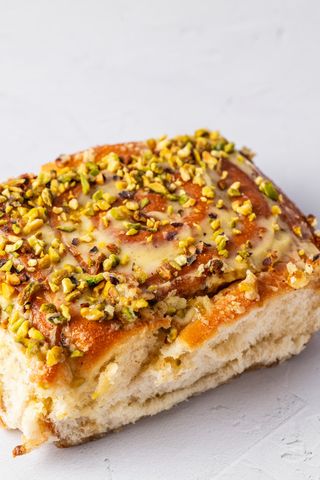 Cinnamon Roll Pistacho - Olivia