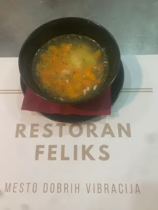 Pileća supa sa rezancima