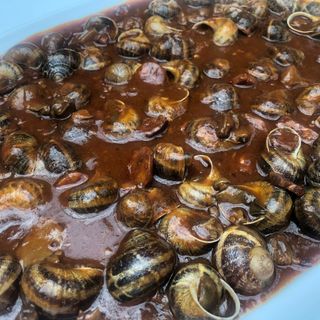 Ración. Caracoles con Perretxikos a la Vizcaina