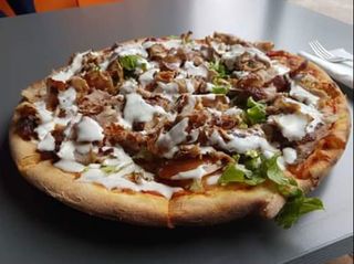 16. Pizza al trancio kebab