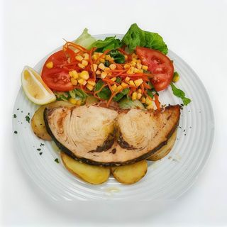 Emperador a la plancha con patatas