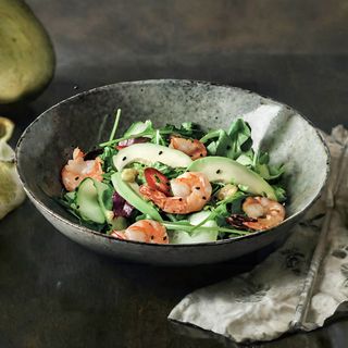 Salată cu creveți si avocado