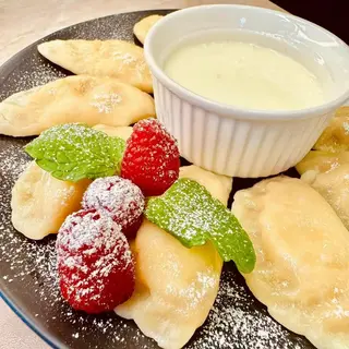Pierogi z serem i malinami