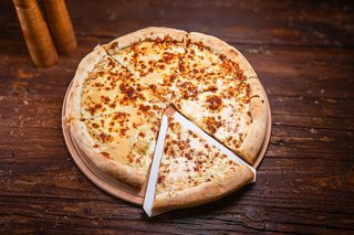 Felie pizza Quattro Formaggi