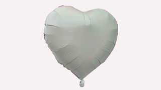 Бежов фолиев балон сърце