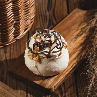 ყავის პავლოვა 1 ნაჭერი