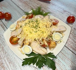 Салат Цезарь с курицей