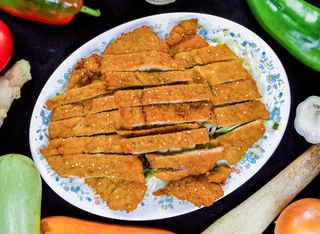 98.Хрупкаво пържено свинско със зеленчуци (400г)