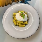 Pasta sa pestom i buratom