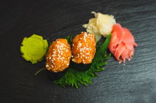 Gunkan Tatar łosoś 2 szt.