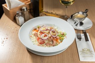 Salată de crudități cu ton