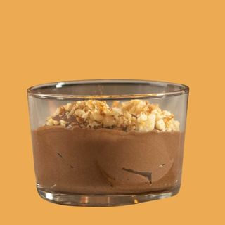 Mousse de Chocolate Preto com Macadâmia