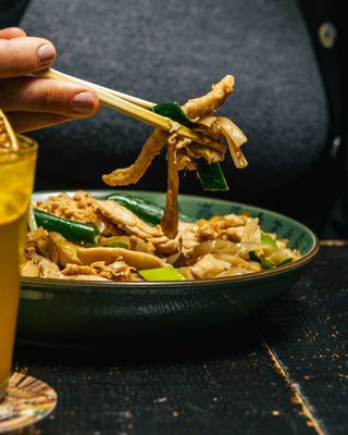 PAD THAI CON VERDURAS Y POLLO