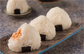 Onigiri 2 pezzi salmone cotto