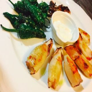 Chipirones plancha con padrón