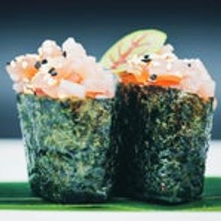 121. Gunkan maguro ricoperto con tonno