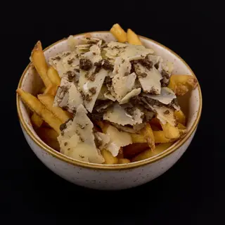 Pomfrit sa parmesanom i uljem od tartufa
