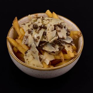 Pomfrit sa parmesanom i uljem od tartufa