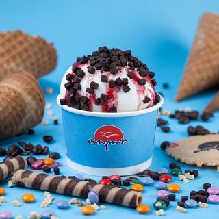 1 ნაყინის ბურთი თოლია ჭიქაში