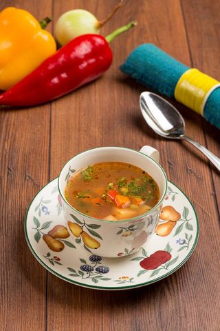 Ciorbǎ din opt legume