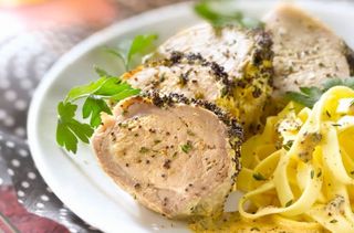 Entrecôte a La Sauce Moutarde Avec Pâtes 