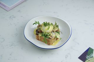 ბენედიქტი რაჭული ლორით