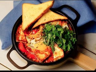 Шакшука з халумі (можно замовити з 10.00 до 14.00)