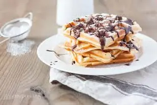 Gofre Con Chocolate O Caramelo Con Nata