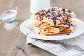 Gofre Con Chocolate O Caramelo Con Nata