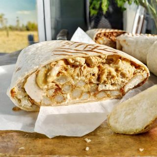 Tacos Poulet - servi avec salade Coleslaw+ Frites