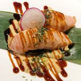 Nigiri de salmón flameado (2 pzs.) N13