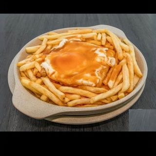 Francesinha Com Batata e Ovo