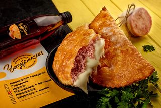 Чебурек с ветчиной и сыром (185 гр.)