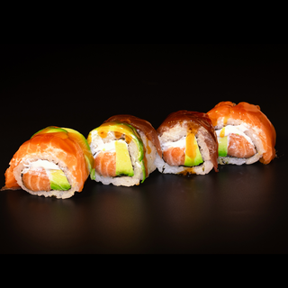 133. Arcoíris roll  salmón(atún,salmón,aguacate y queso)(8uds)