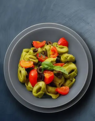 Agnolotti del plin ripieni di carne con sugo d'arrosto