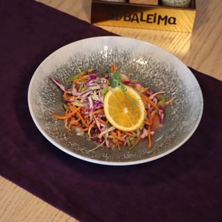 Салат из краснокачанной капусты с цитрусовой заправкой