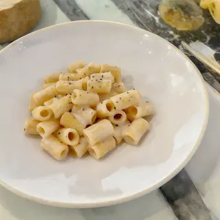 Mezzemaniche cacio e pepe