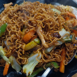 32. Tallarines Especial A La Plancha