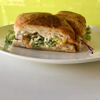 Croissant Vegetal Con Pollo