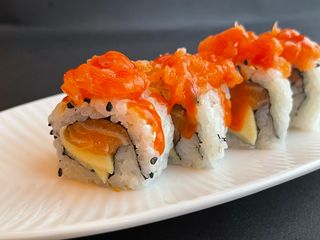 P24 Uramaki mango spicy speciale